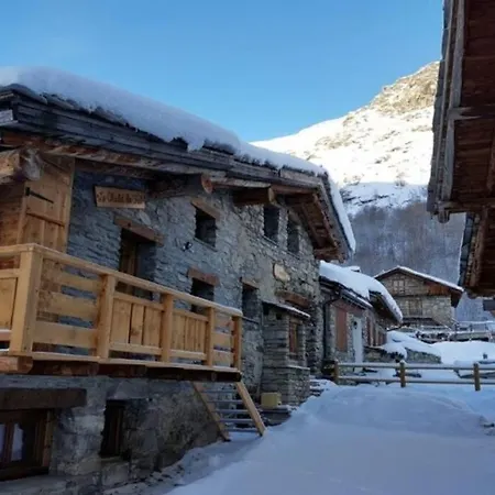A La Montagne 10 Places 4